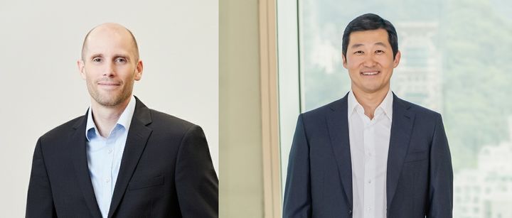 [서울=뉴시스] 해롤드 로저스(왼쪽) 쿠팡 임시 대표와 김범석 쿠팡 Inc.의장.(사진=쿠팡 제공) *재판매 및 DB 금지