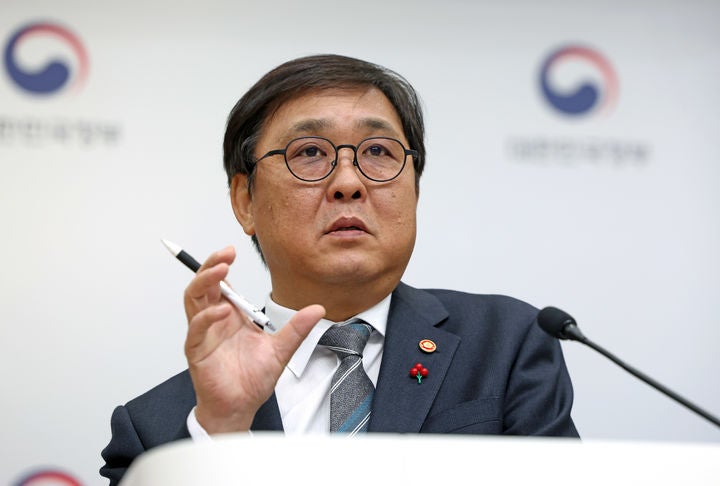 최휘영 문화체육관광부 장관이 16일 정부세종청사 중앙동 브리핑실에서 2026년도 문화체육관광부 업무보고 관련 브리핑을 하고 있다. (사진=문체부 제공) *재판매 및 DB 금지