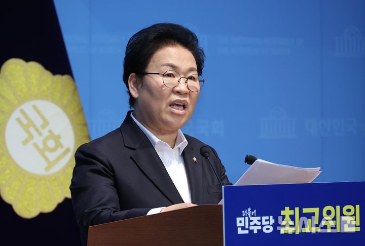 '친청' <b>문정복</b>, <b>최고위원</b> 출사표…"갈등 부추기는 정치 선 그을 것"