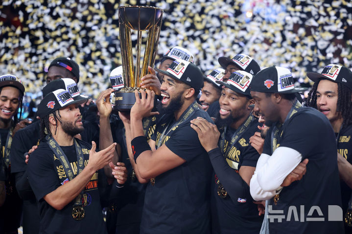 <b>뉴욕</b>, 샌안토니오 누르고 <b>NBA컵</b> 우승…MVP는 브런슨