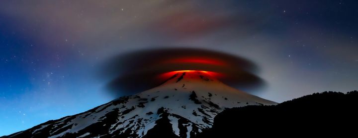 네이처가 선정한 2025년 올해의 과학 사진 중 하나인 '불의 고리(Rings of fire)'.(사진=네이처) *재판매 및 DB 금지