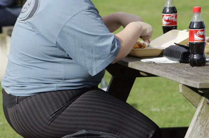 [런던=AP/뉴시스] 사진은 런던 공원에서 식사중인 시민.(*본문과 관련 없는 사진)  *재판매 및 DB 금지