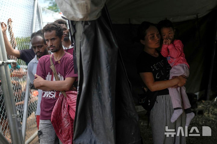[라하스 블랑카스=AP/뉴시스] 독일 도이체 벨레(DW) 방송은 중국 밀입국자들이 방향을 바꿔 발칸반도를 거쳐 유럽으로 들어오려고 하고 있으며 독일이 최종 목적지가 되고 있다고 16일(현지 시간) 보도했다.사진은 