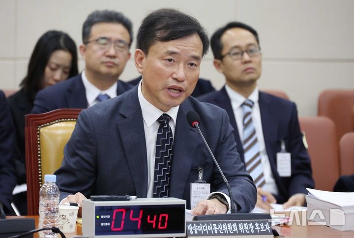 이 대통령, <b>김종철</b> 초대 <b>방미통</b>위 <b>위원장</b> 임명안 재가