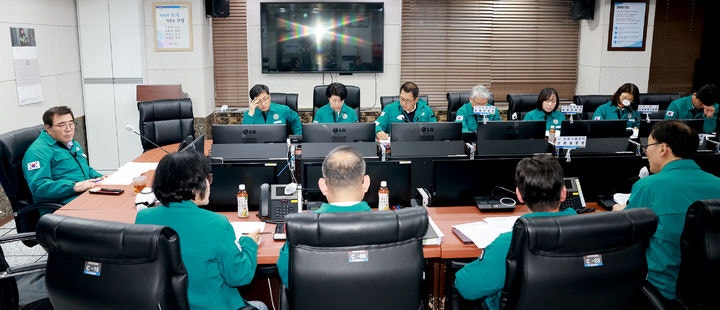 [보령=뉴시스] 보령시 조류인플루엔자 발생 상황판단회의 모습.(사진=보령시청 제공) 2025.12.18.*재판매 및 DB 금지