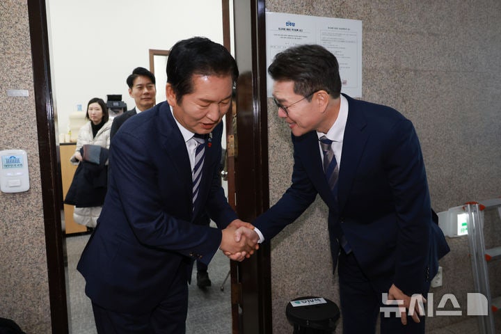 <b>정원오</b>, 정청래 면담…"먼길 가기 위한 <b>채비</b>"