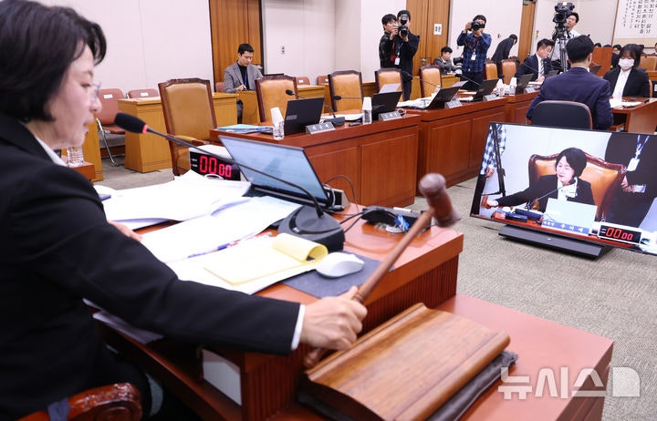 법사위 '<b>허위조작정보근절법</b>' 의결…국힘 "입틀막 법" 반발(종합)