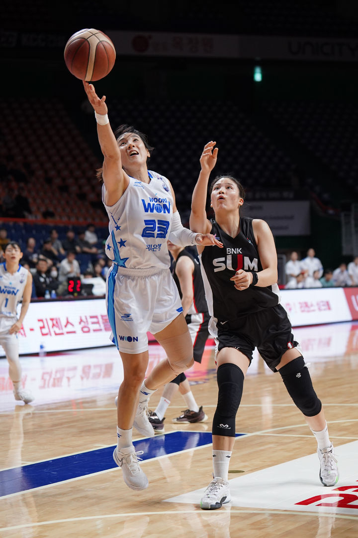 <b>여자농구</b> 우리은행, BNK 원정서 57-52 승…시즌 첫 4연승
