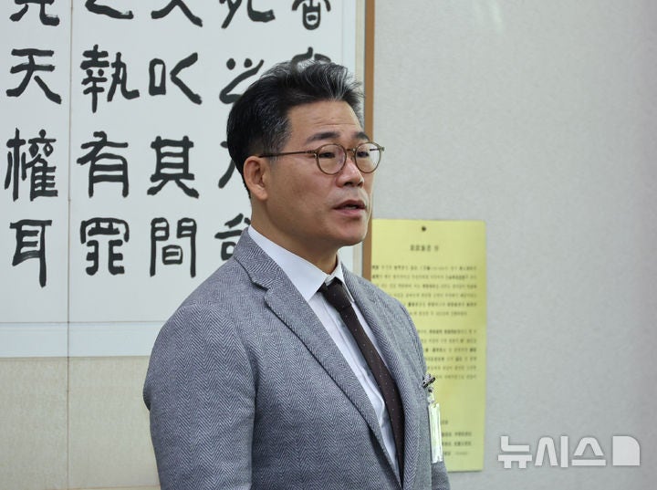동부지검 합수단, <b>백해룡</b> 경정 조기 <b>파견 해제</b> 검토