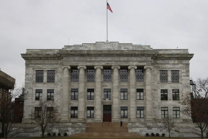 과학 연구를 위해 기증된 시신을 빼돌려 판매한 미국 하버드대 의대 영안실 전 관리자가 징역 8년형을 선고받았다.2025.12.19.(사진=하버드 교내 신문 크림슨 캡처) *재판매 