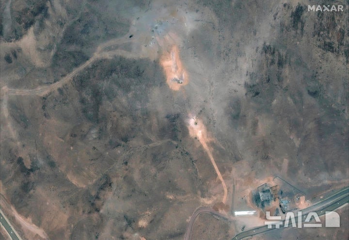 [포르도=AP/뉴시스] 막사르 테크놀로지스가 제공한 위성 사진에 지난 7월 1일(현지 시간) 이란 포르도 농축 시설 전경이 보인다.2025.12.22.