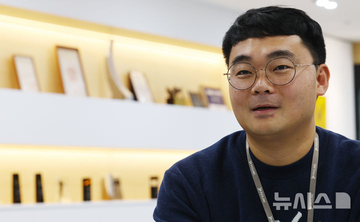 [서울=뉴시스] 박주성 기자 = 이영학 파이오링크 사이버위협분석 팀장이 지난 18일 서울금천구 파이오링크 본사에서 뉴시스와 인터뷰를 하고 있다.2025.12.22.