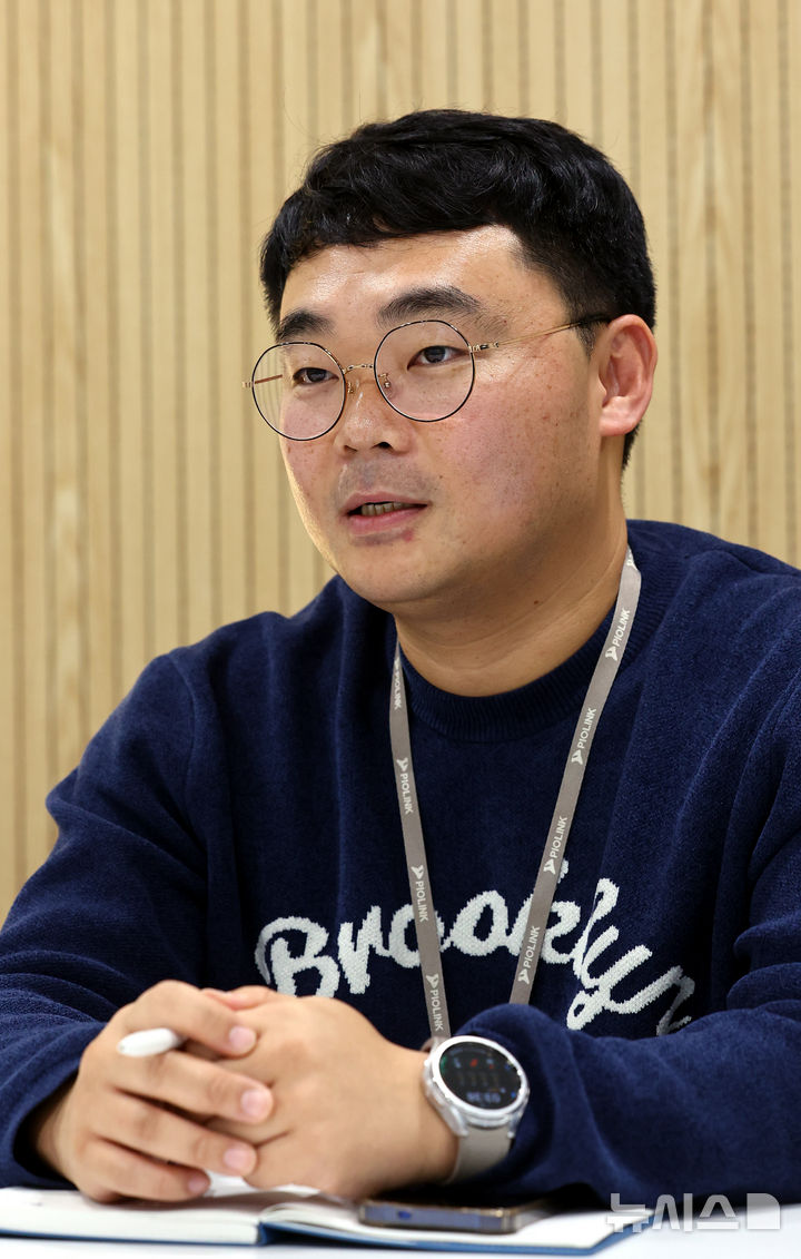 [서울=뉴시스] 박주성 기자 = 이영학 파이오링크 사이버위협분석 팀장이 지난 18일 서울금천구 파이오링크 본사에서 뉴시스와 인터뷰를 하고 있다.2025.12.22.