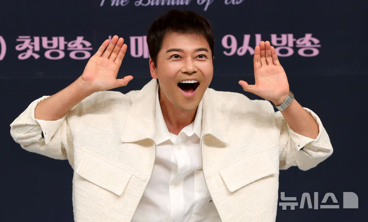 전현무, 과거 차량 링거 논란… 경찰 수사 시작