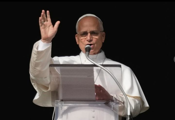 [바티칸=AP/뉴시스] 레오 14세 교황이 21일 바티칸 성 베드로 과장에서 정오 기도인 삼종기도를 집전하고 있다.2025.12.23.*재판매 및 DB 금지