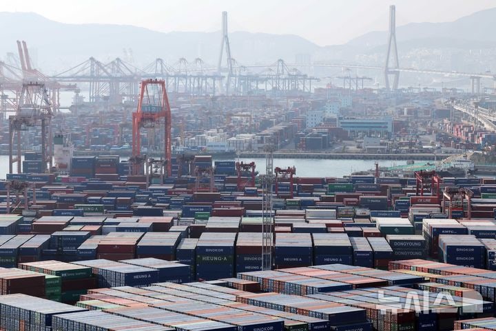 11월 생산 0.9%↑ 소비 3.3%↓