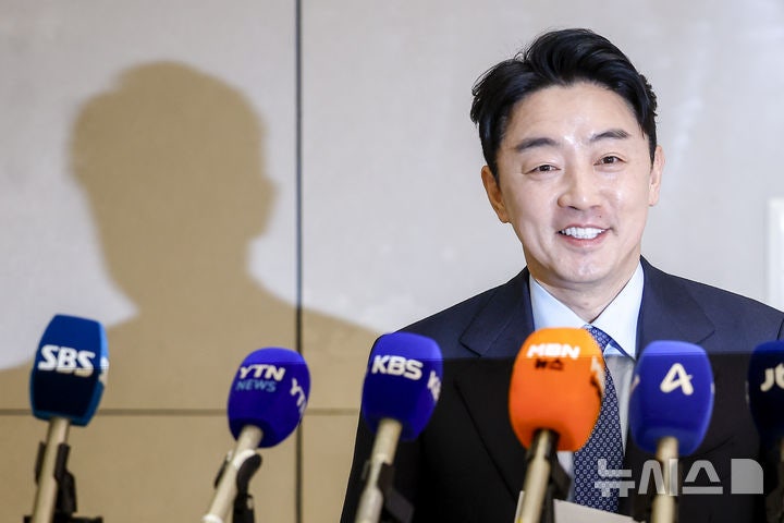 강훈식 비서실장 귀국