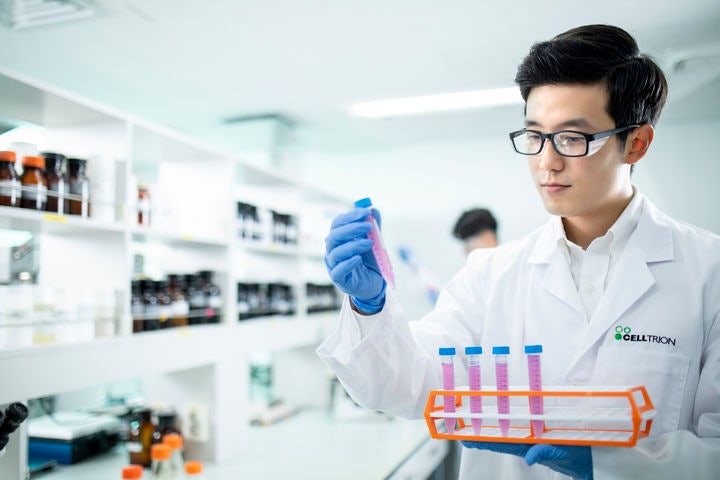 [서울=뉴시스] 셀트리온이 2026년 '붉은 말의 해'(병오년)를 맞아 성장세에 박차를 가하고 있다. 사진은 셀트리온 연구원 모습. (사진=셀트리온 제공) 2026.1.2. photo@newsis.com *재판매 및