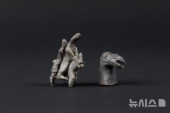 [서울=뉴시스]국가유산청이 말의 해를 맞아 개최하는 특별전 '말,영원의 질주'에서 선보이는 토우.국가유산청 제공