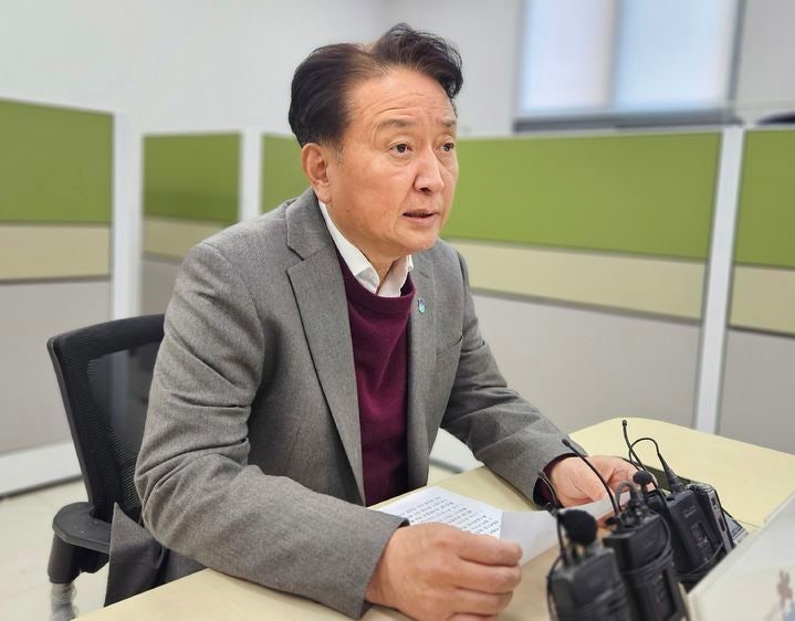 [청주=뉴시스] 이도근 기자= 김영환 충북지사가 8일 오후 충북도청 기자실에서 기자간담회를 열어 대전·충남 통합시 명칭에 대한 입장을 밝히고 있다.*재판매 및 DB