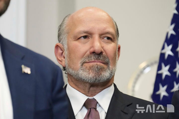 [워싱턴=AP/뉴시스]하워드 러트닉 미국 상무장관이 이번 주 인도의 나렌드라 모디 총리가 도널드 트럼프 미 대통령에게 전화하지 않은 것이 양국 무역협상이 결렬된 이유라고 말했다.2026.1.10.