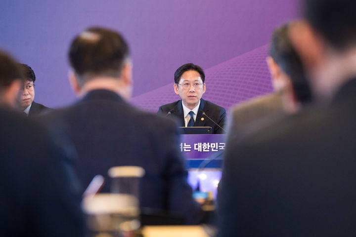 [서울=뉴시스] 배경훈 부총리 겸 과학기술정보통신부 장관이 13일 서울 중구 서울중앙우체국에서 진행된 '국립중앙과학관 및 우정사업본부 업무보고'에서 발언하고 있다.이날 국립중앙과학관,국립과천과학관,국립광주과학관