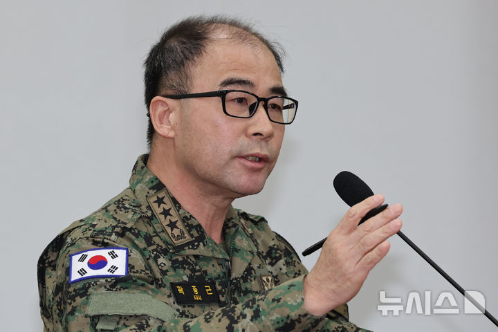 [서울=뉴시스] 권창회 기자 = 곽종근 전 특전사령관이 지난해 2월 서울 여의도 국회에서 열린 윤석열 정부의 비상계엄 선포를 통한 내란 혐의 진상규명 국정조사특별위원회 전체회의에서 의원질의에 답하고 있다.2025.