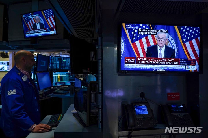 [워싱턴=AP/뉴시스] 15일(현지 시간) CNBC에 따르면 S&P 500 지수는 장 초반 0.6% 상승했고,나스닥 종합지수는 0.9% 올랐다.다우존스 산업평균지수도 0.3% 상승세를 보이고 있다.2026.01