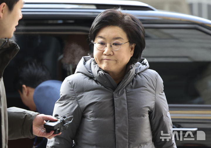 [서울=뉴시스] 김근수 기자 = 이혜훈 초대 기획예산처 장관 후보자가 지난 14일 오전 서울 중구 예금보험공사에 마련된 인사청문회 준비 사무실로 출근하고 있다.2026.01.14.