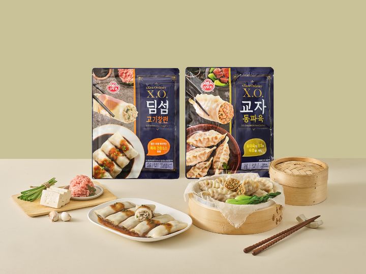 [서울=뉴시스] 오뚜기가 프리미엄 만두 브랜드 'X.O. 만두'의 신제품 '교자 동파육', '딤섬 고기창펀' 2종을 출시했다고 21일 밝혔다. (사진=오뚜기 제공) 2026.01.21. photo@newsis.com