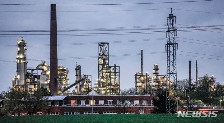 [베셀링=AP/뉴시스] 독일 쾰른 인근 베셀링에 있는 셸 화학공장. 자료사진. 2026.02.02