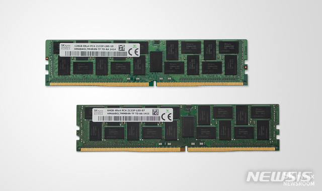 [서울=뉴시스] 128GB DDR4 모듈 (제공=SK하이닉스) 2020.09.28. photo@newsis.com