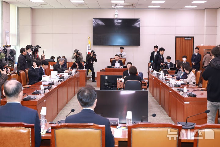 윤석열 무기징역 선고와 법사위 소위 회의