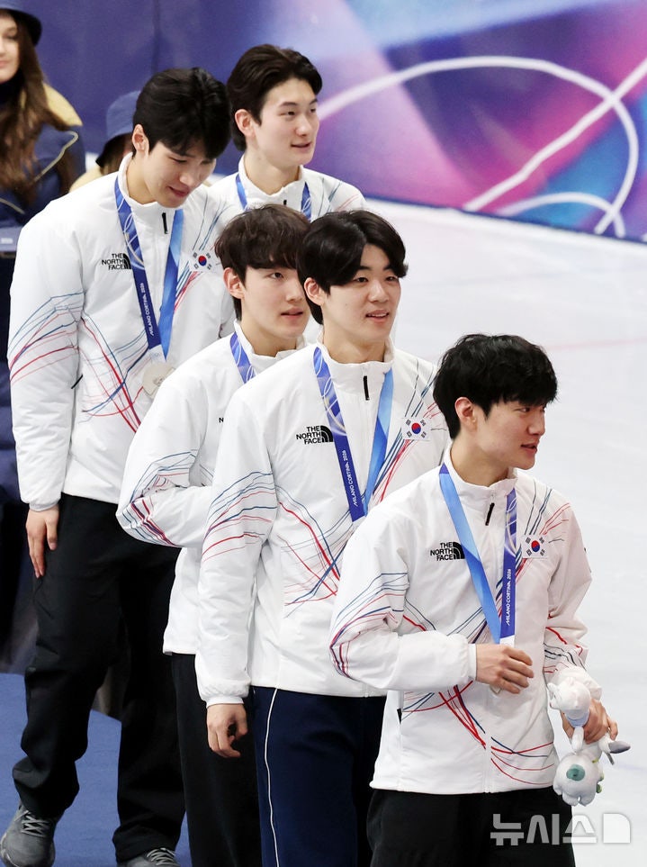 쇼트트랙 남자대표팀, 최민정의 뒤를 이어 금메달 다툼