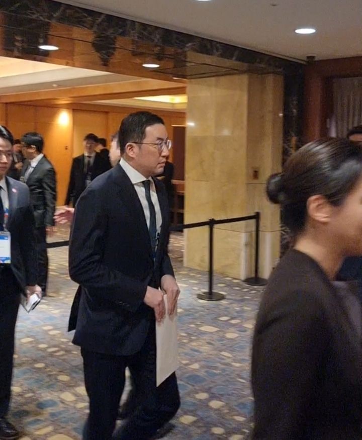 [서울=뉴시스]이지용 기자 = 구광모 LG그룹 회장이 '한-브라질 비즈니스 포럼'에 참석하기 위해 행사장에 들어서는 모습. 2026.02.23. leejy5223@newsis.com *재판매 및 DB 금지 *재판매