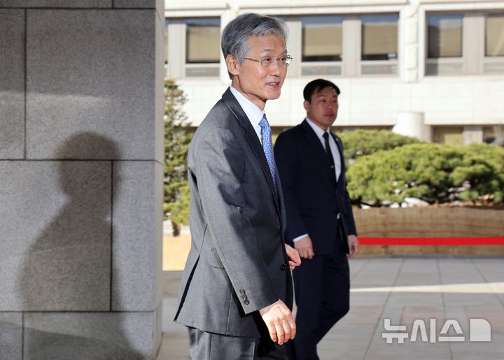 대법원장 조희대, 오늘 출근하며 새로운 시작