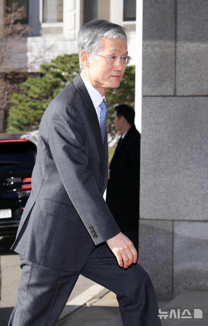 대법원장 조희대, 오늘 출근하며 새로운 시작