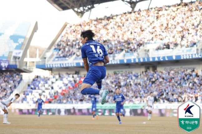 이정효 감독 수원 첫 승