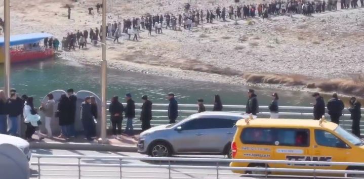 영월 청령포를 찾는 방문객 수가 수 배 이상 급증하며 매표소 일대는 연일 관람객들로 가득 차고 있다. 사진 X(구 트위터) 캡처 *재판매 및 DB 금지