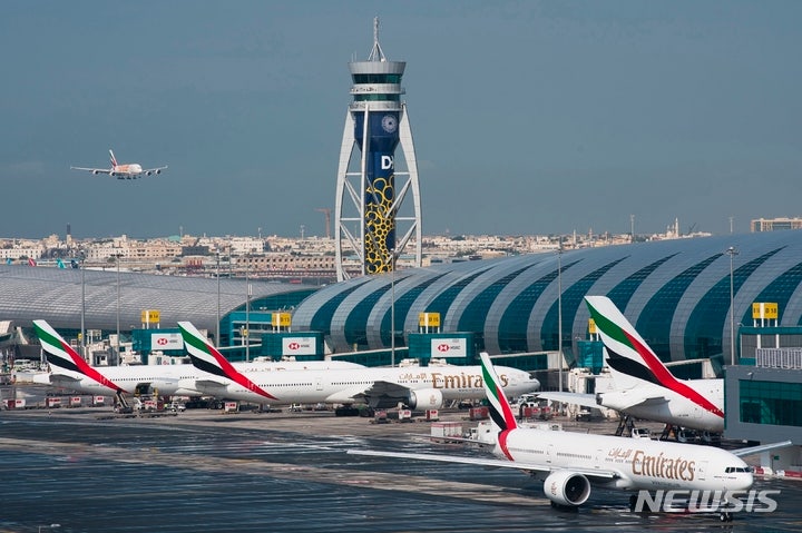 [두바이=AP/뉴시스] 아랍에미리트(UAE) 두바이에 있는  국제공항. 자료사진. 2026.03.15