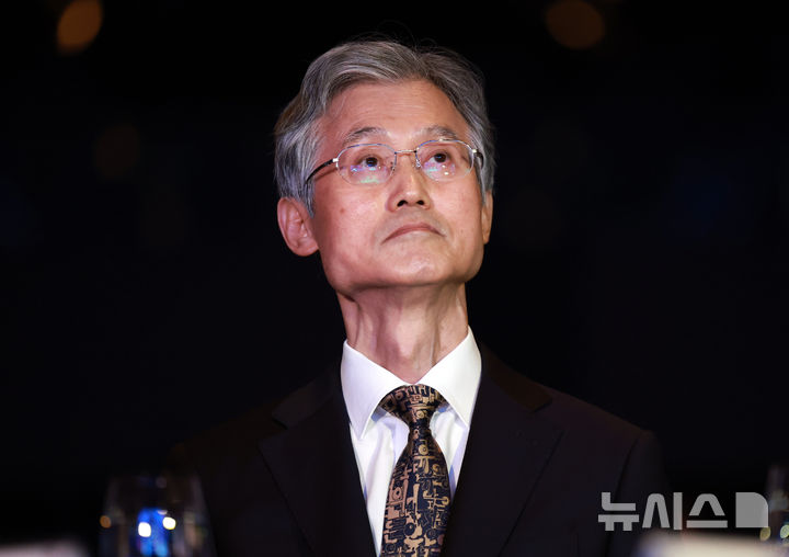 [서울=뉴시스] 이영환 기자 = 조희대 대법원장이 22일 오전 서울 중구 신라호텔에서 열린 2025 세종 국제 콘퍼런스에 참석하고 있다.2025.09.22.