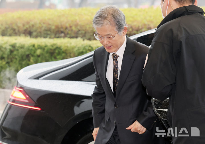 [서울=뉴시스] 조성우 기자 = 조희대 대법원장이 18일 오전 서울 서초구 대법원으로 출근하고 있다.2026.03.18.