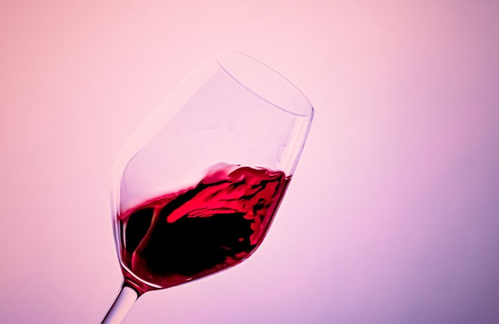 [서울=뉴시스] 와인을 적정량 섭취할 경우 심혈관 질환 위험이 오히려 낮아질 수 있다는 분석이 제시됐다.(사진=유토이미지) *재판매 및 DB금지 *재판매 및 DB 금지