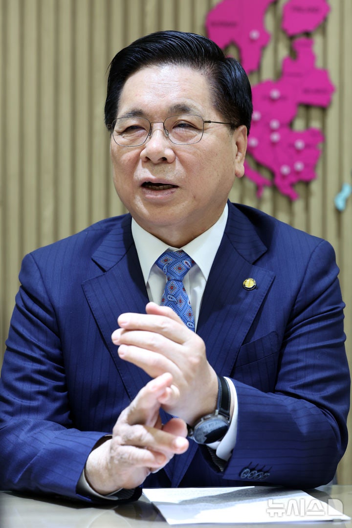 [서울=뉴시스] 박진희 기자 = 이영훈 여의도순복음교회 담임 목사가 지난 26일 서울 영등포구 여의도순복음교회에서 뉴시스와 인터뷰 하고 있다. 2026.03.30. pak7130@newsis.com