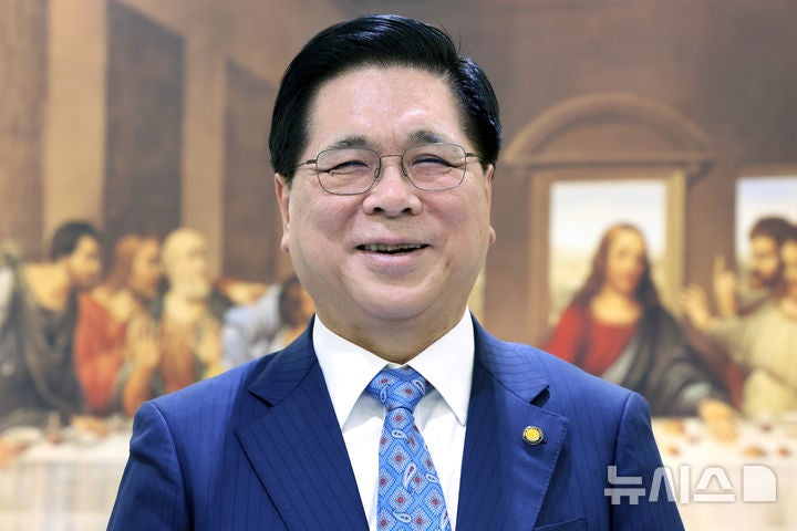 [서울=뉴시스] 박진희 기자 = 이영훈 여의도순복음교회 담임 목사가 지난 26일 서울 영등포구 여의도순복음교회에서 뉴시스와 인터뷰 하고 있다. 2026.03.30. pak7130@newsis.com