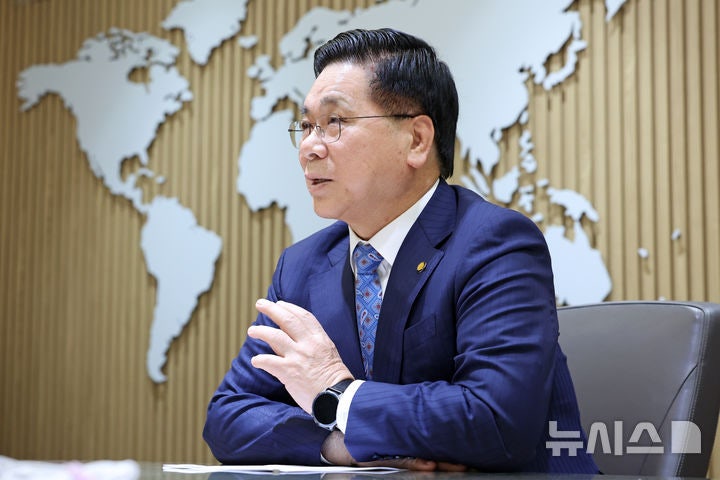 [서울=뉴시스] 박진희 기자 = 이영훈 여의도순복음교회 담임 목사가 지난 26일 서울 영등포구 여의도순복음교회에서 뉴시스와 인터뷰 하고 있다. 2026.03.30. pak7130@newsis.com