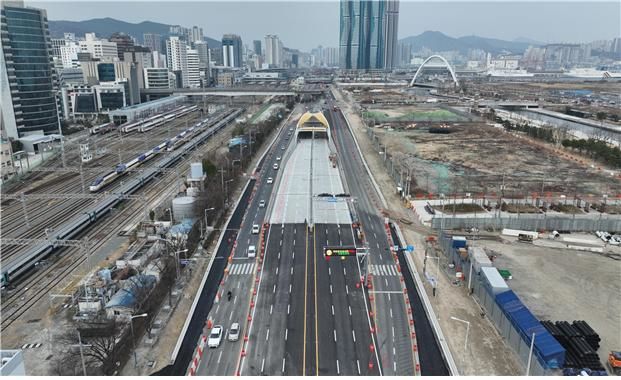 [부산=뉴시스] 부산시는 부산역 부근의 상습적인 교통난 해소를 위해 오는 31일 오후 2시 충장지하차도를 우선 개통한다고 30일 밝혔다. (사진=부산시 제공) 2026.03.30. photo@newsis.com *재