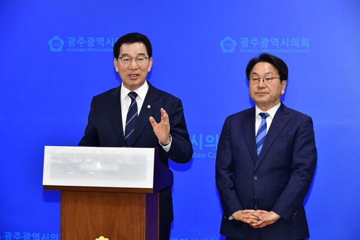 신정훈 후보와 강기정 후보.  *재판매 및 DB 금지