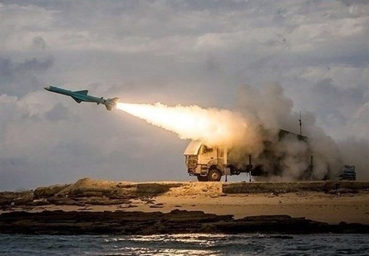 [서울=뉴시스]이란에서 3일 격추된 F-15E 전투기 조종사 구출에 나선 미 항공기 여려 대를 이란군이 파괴했다고 이란 타스님 뉴스 통신이 5일 보도했다. 사진은 2025년 8월21일 이란이 12일 간에 걸친 이스라