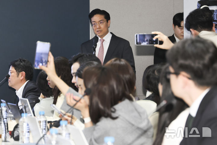 [서울=뉴시스] 조성우 기자 = 전인석 삼천당제약 대표가 6일 오후 서울 서초구 삼천당제약 본사에서 열린 기자간담회에서 발언하고 있다. (공동취재) 2026.04.06. photo@newsis.com